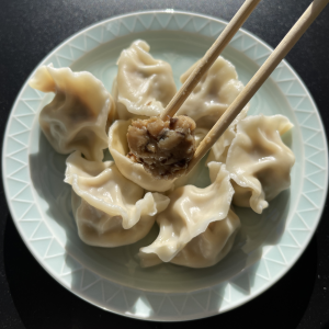 国産豚肉×干し椎茸 旨みぎゅっと凝縮 水餃子